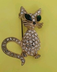 Vintage Sphinx Goldtone Green Eyed Rhinestone Cat Brooch