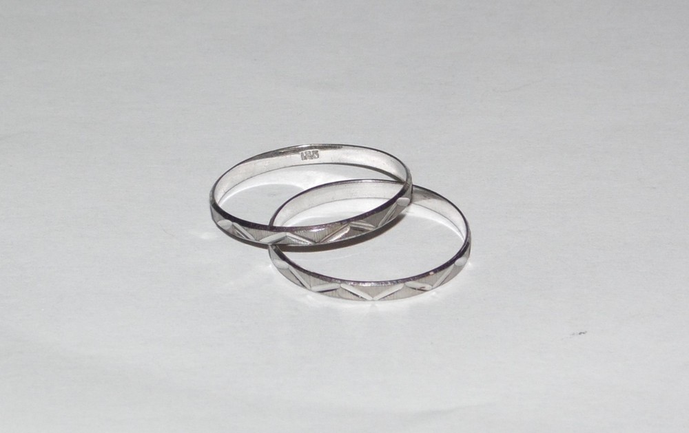 Two SOLID 18k White Gold Etched Stacking Band Size 8.25 & 8.75 Rings ~ Vintage