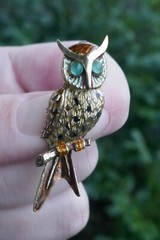 Vintage Solid 14kt Yellow Gold & Chrysoprase Enameled Owl Brooch / Pin – 8.6g.