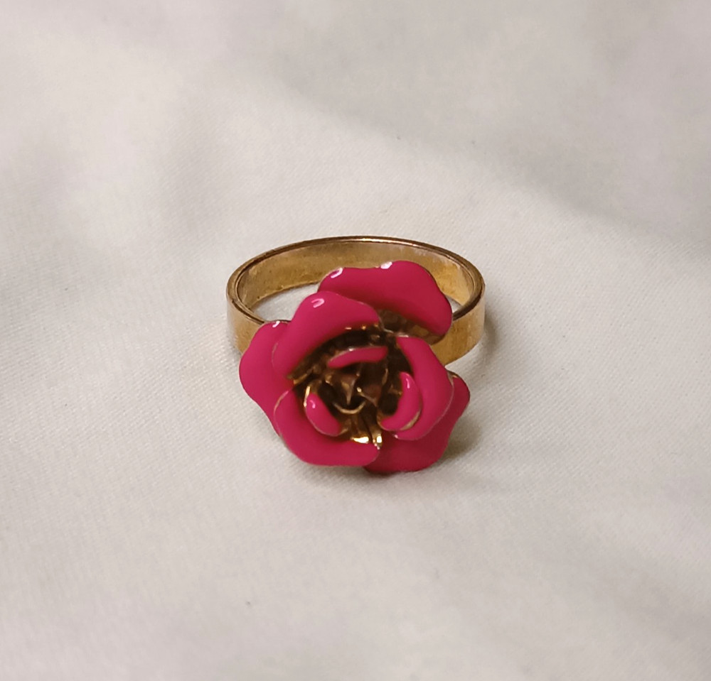 Vintage Rose Ring – Pink Enamel Flower – Size 9.5 – Metal Alloy Band