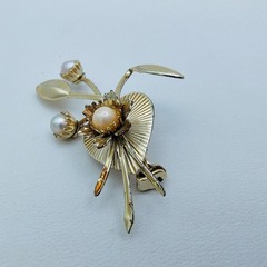 Vintage Floral Spray Brooch Gold Tone Faux Pearl Cottagecore Garden Party Flower