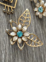 Vintage Bugbee Niles B+N 3 piece 2 Pins 1 Screwback Earrings enamel blue flowers