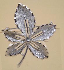 1960’s Sarah Coventry Ivy Leaf SIlver Tone Brooch & Clip Earrings Set