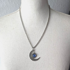 Y2K Silver Tone Moon Pendant Mood Plastic Stone Silver Tone Chain Necklace 18″L