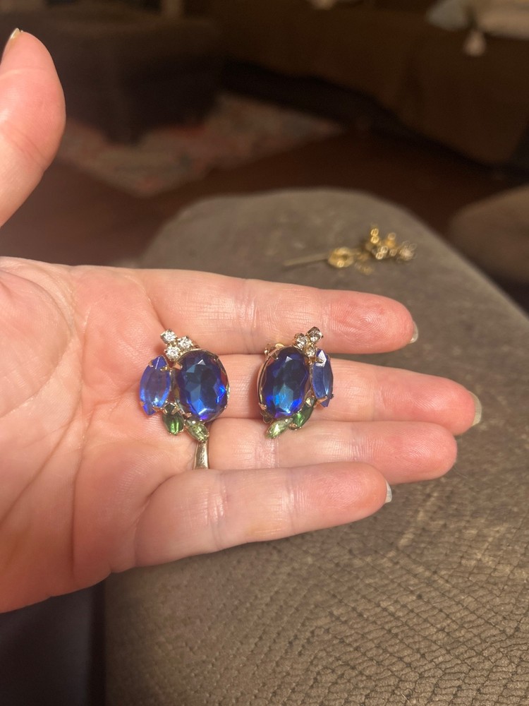 vintage DeLizza & Elster (Juliana) blue and green cluster clip-on earrings
