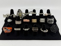 Estate Jewelry Lot 18 Rings Rhinestone Gold Silver Tone Vintage Fashion