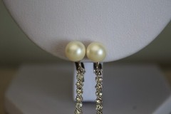 Vintage Marvella Faux Pearl Dangle Drop Clip On Earrings Silver Toned 1.75″