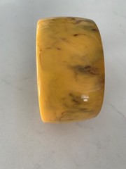 VINTAGE BRACELET IN THE CUFF OR CLAMP STYLE MADE OF PLASTIC IN THE MUGHUL STYLE!