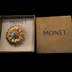 Vintage Gold Daisy Brooch Rhinestone Center0 Floral Pin With Box