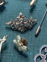 Brooch and pin lot Stickpin Brooches Gold Silver Tone Metal Mixed Materials Vtg
