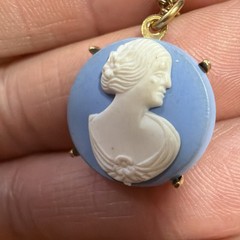 Vintage Cameo Necklace Pendant Blue Gold tone Acrylic