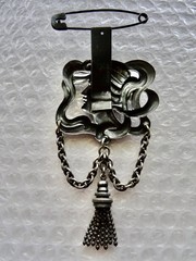 aRT NOUVEA ANTIQUE JEWELRY PIN ELITE WM LUKEY SILVER PLATE LARGE BROOCH neocurio