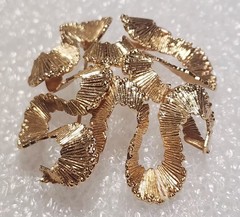 Henkel Grosse Germany 1968 Signed Textured Abstract Gold Tone Brooch Pin C647