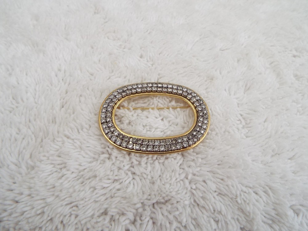 Oval Goldtone Rhinestone Pin (A35)