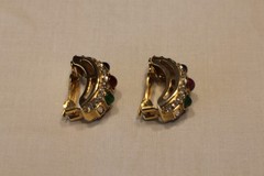 LES BERNARD VINTAGE GLASS CABACHON CLIPON EARRINGS