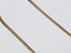 COOL 1980s 13-14k Multi-Tone Gold Herringbone Diamond Pave’ Chevron 16″ Necklace