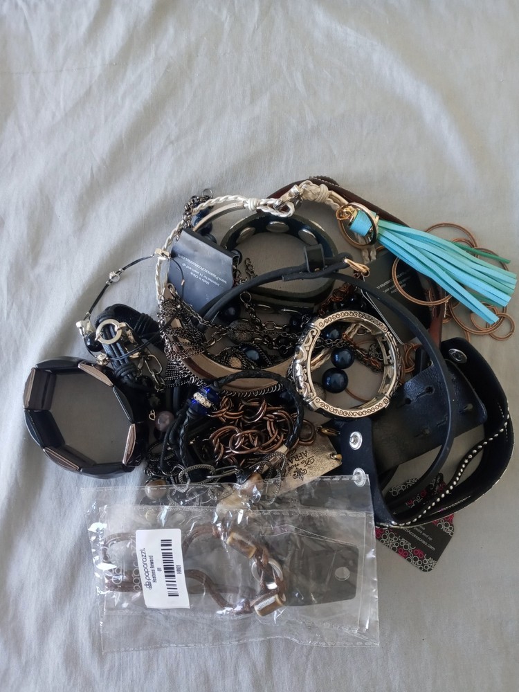 Nice Lot Of Jewelry! 20 Pieces. Just $7