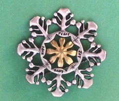Vintage 1997 Signed LOVE, HOPE, PEACE & JOY Snowflake Brooch In Pewter