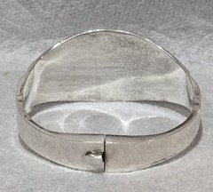 1980s TN-177 MEXICAN MODERNIST Sterling Silver Black Onyx Hinged Clamp Bracelet