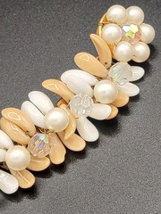 VTG MCM Beautiful Bracelet Beige & White Pearl AB 7″