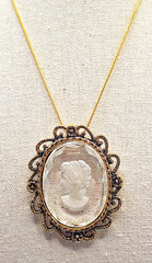 Vtg RARE Left Facing Gold-tone Oval Beveled Glass Intaglio Cameo Brooch Pendant