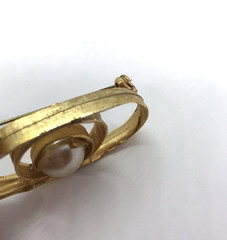 Vtg Brooch Mod Retro Geo Statement Goldtone metal Faux Pearl Classiccore