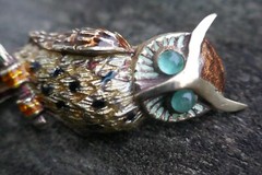 Vintage Solid 14kt Yellow Gold & Chrysoprase Enameled Owl Brooch / Pin – 8.6g.