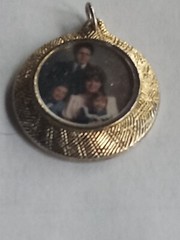 Vintage Pendant Charm Medallion Circle Round Photo Keepsake Gold Tone