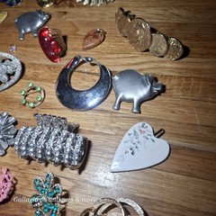 Vintage mixed Costume Jewelry brooch Lot + Etc Rhinestones Hair barrettes Charms