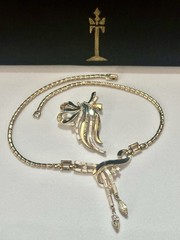 TRIFARI Brooch(1950) Necklace Dangle Navette Gold-Trifanium PAT PEND Box