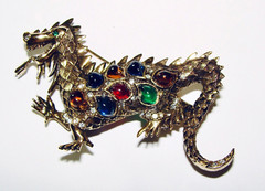 LA ROCO VINTAGE GRIPOIX GLASS MOGUL STYLE RHINESTONE DRAGON BROOCH PIN GOLD TONE