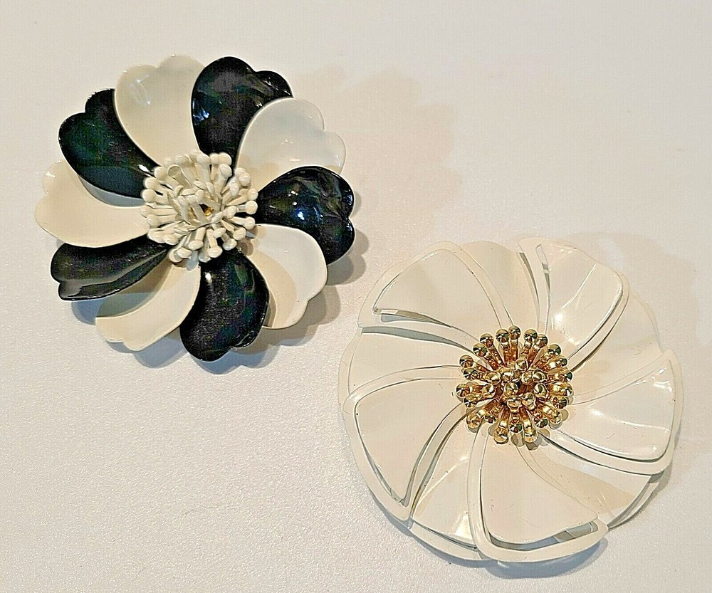 Vintage Pair White Enamel Flower Brooch Pin Floral 60’s Large 2.25″ Diameter