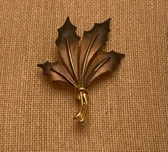 Vintage Lind Gal Oak Leaf Leaves Bouquet Brooch Pin Enameled Botanical Signed