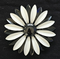 Vtg Black & White Enamel Double Layered Daisy Flower Brooch Pin 3″ Mod 60s Retro