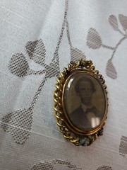 Antique Victorian Rotating Photo Picture Frame Momento Brooch Mourning Pin -C92