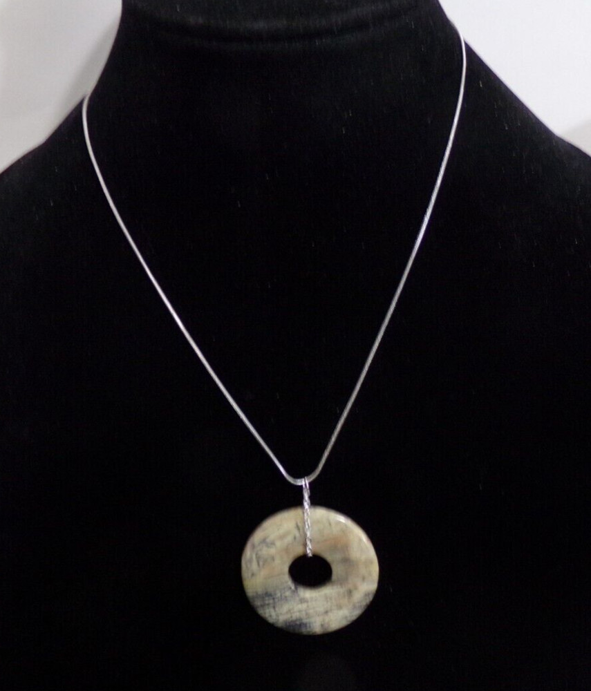 JASPER 45 MM DONUT ON 18″ SILVER PLATE CHAIN HG50 J88CR