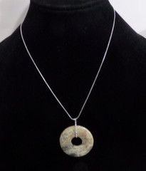 JASPER 45 MM DONUT ON 18″ SILVER PLATE CHAIN HG50 J88CR