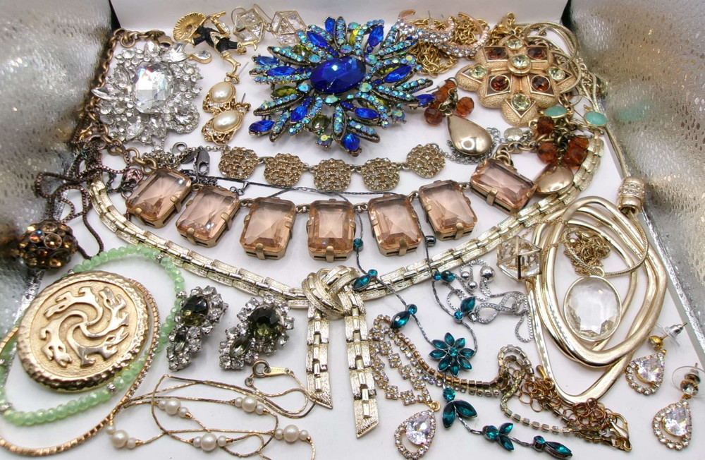Vintage~Mod Estate Costume Jewelry Lot~AVON~CORO~JERI LOU~J CREW~SARAH~PARK LANE
