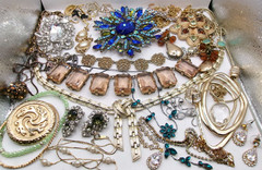 Vintage~Mod Estate Costume Jewelry Lot~AVON~CORO~JERI LOU~J CREW~SARAH~PARK LANE