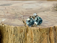 Vintage 14K Solid White Gold Blue Topaz .5 Ct Round Stud Earrings–715.26