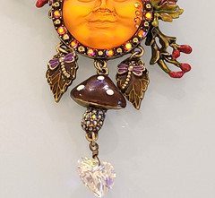 Kirks Folly Seaview Moon Autumn Harvest Mushroom Leaf Crystal Dangle Brooch Pend