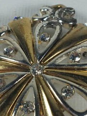 Vintage Metal & Rhinestones Snowflake Shape Brooch Pin Gold Tone Women’s Jewelry