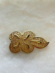 Estate Find Lot Of Brooches X 6. 1- AVON, 1- MONET, 1- TONA