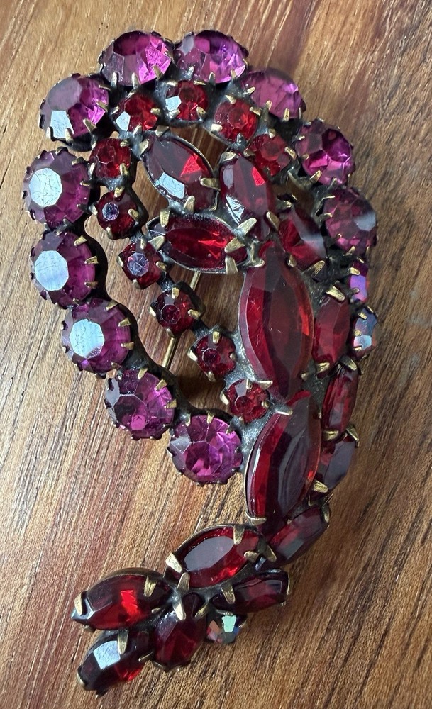 VTG Pink Rhinestone Brooch Gold Tone Pin Paisley Red