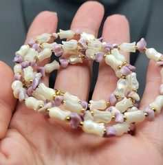 Danty vintage glass? white tulip purple beaded barrel clasp necklace N1D