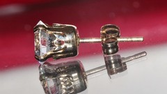 (1)One single-14k yellow gold 1.00ct white topaz stud earring 0.6gr