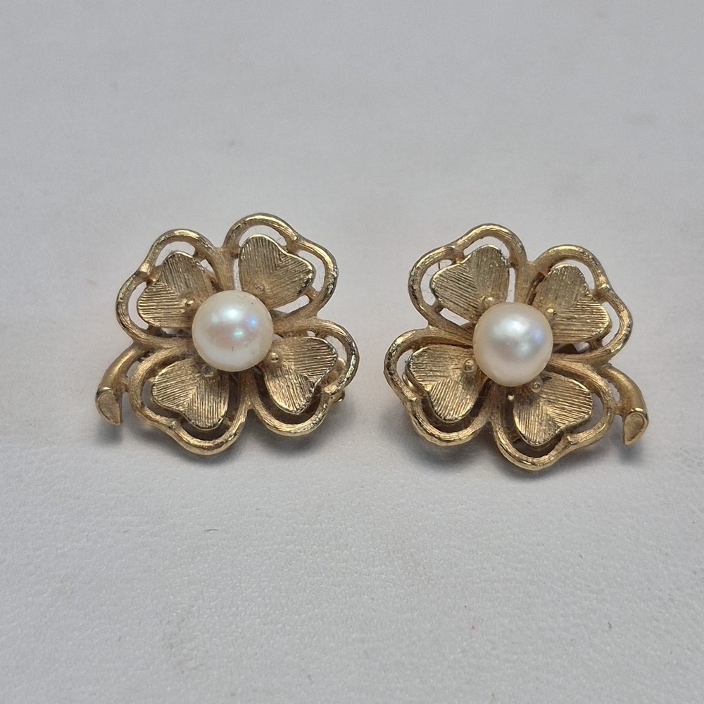 Vintage Lisner Yellow Gold Plated Pearl 4 Leaf Clover Clip On Earrings Signed