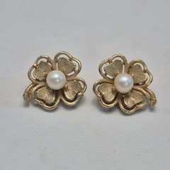 Vintage Lisner Yellow Gold Plated Pearl 4 Leaf Clover Clip On Earrings Signed