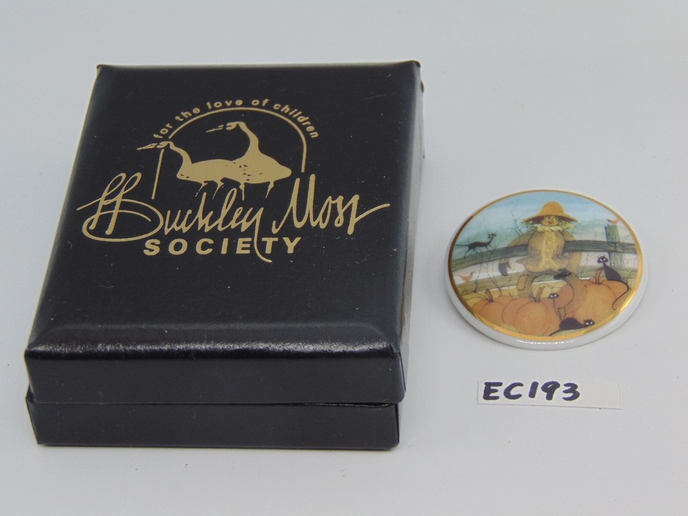 P Buckley Moss Society Pin Brooch Vintage #6810 2008 Fall Friends Scarecrow