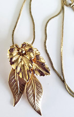 Vintage Leaf Cluster Pendant Gold Tone Necklace 17.75″ Spring Ring & Cobra Chain
